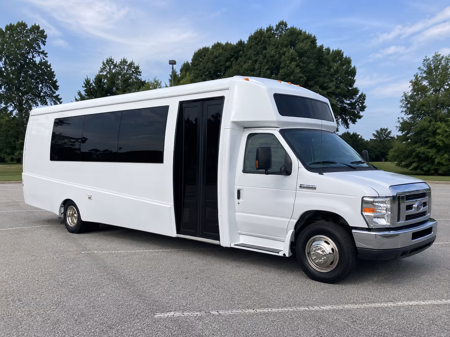 nashua 18 passenger party bus