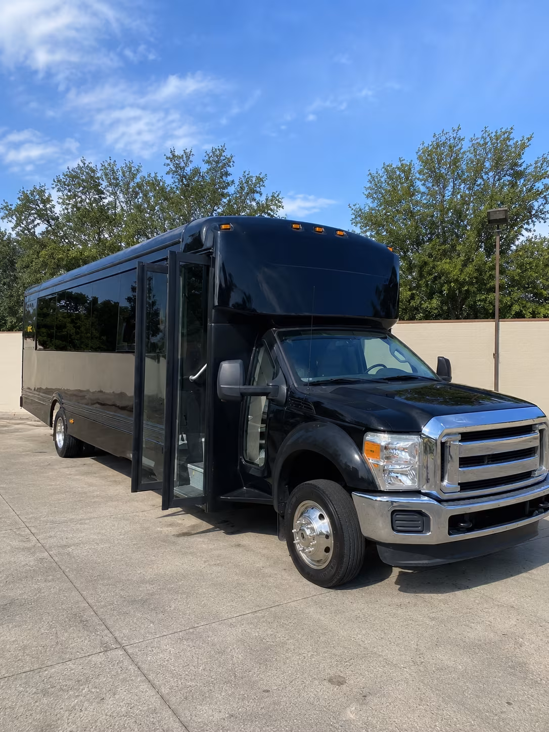 nashua 20 passenger party bus