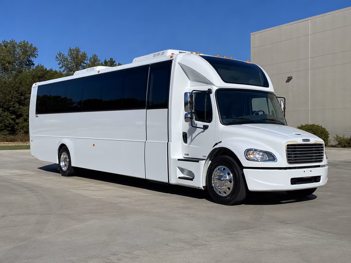 nashua 28 passenger party bus